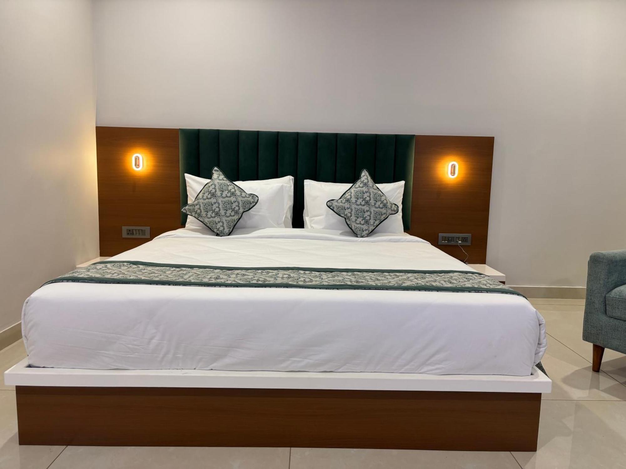 Hotel The Crown Inn Jhunjhunu Buitenkant foto