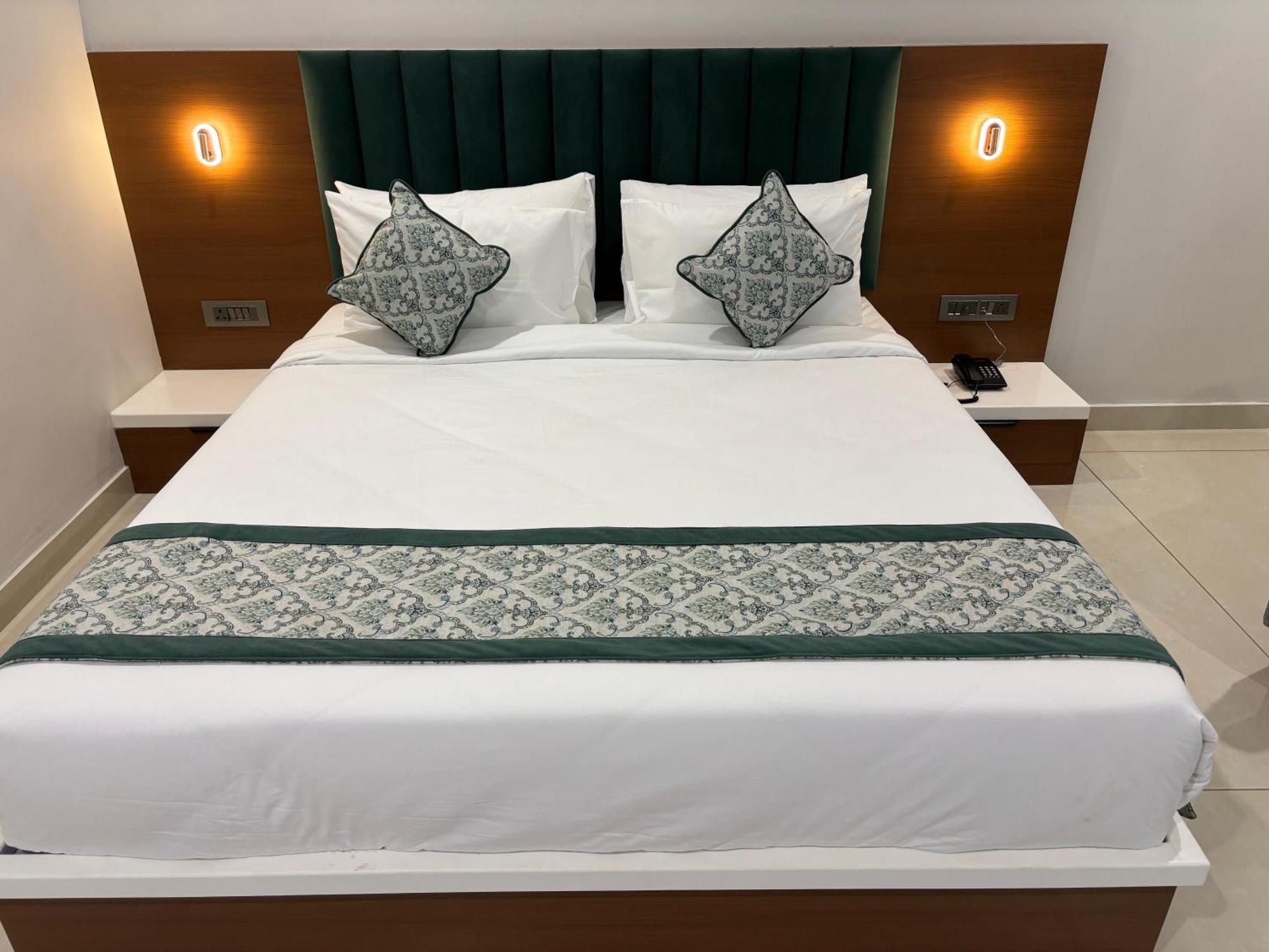Hotel The Crown Inn Jhunjhunu Buitenkant foto