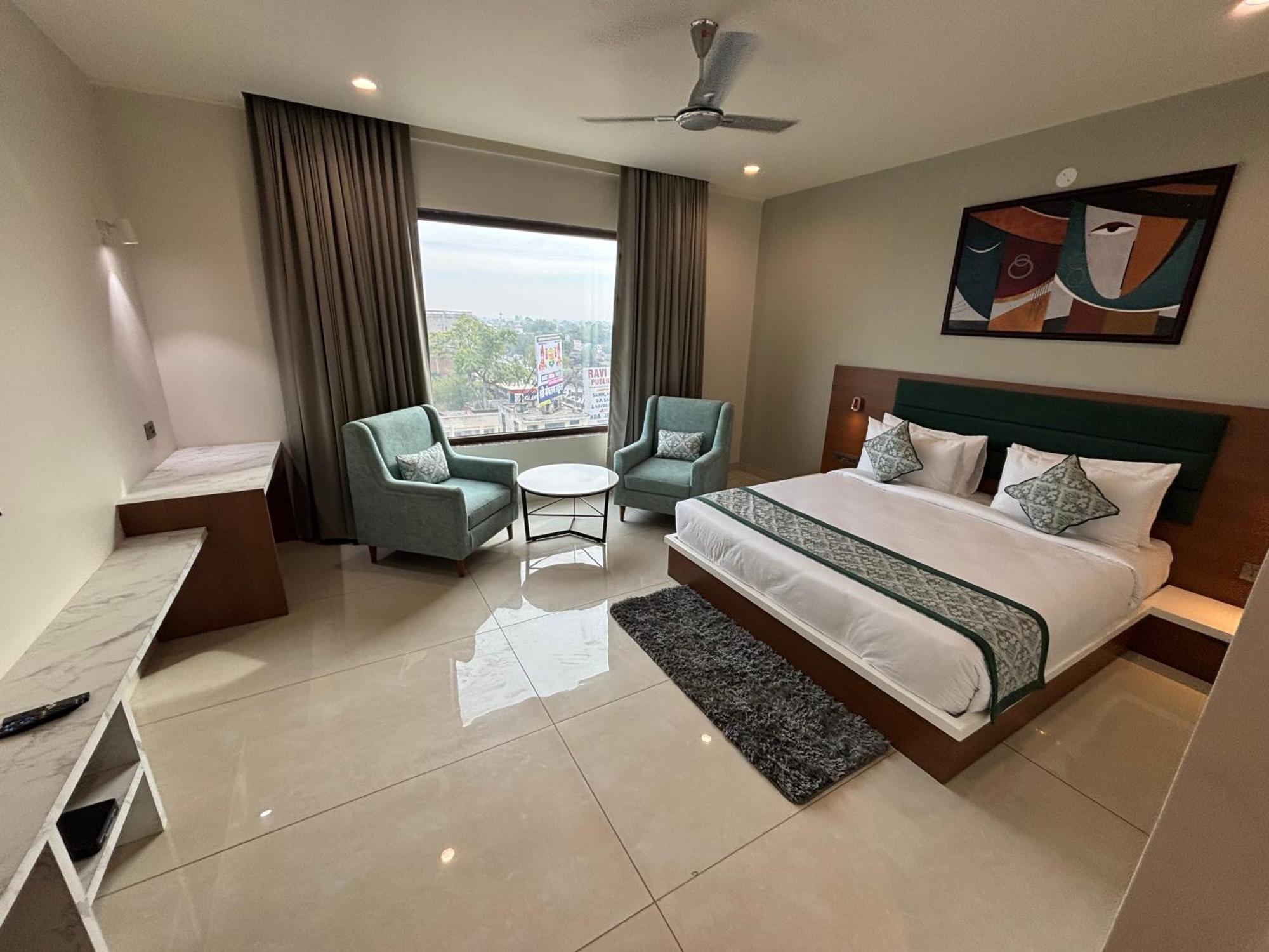 Hotel The Crown Inn Jhunjhunu Buitenkant foto