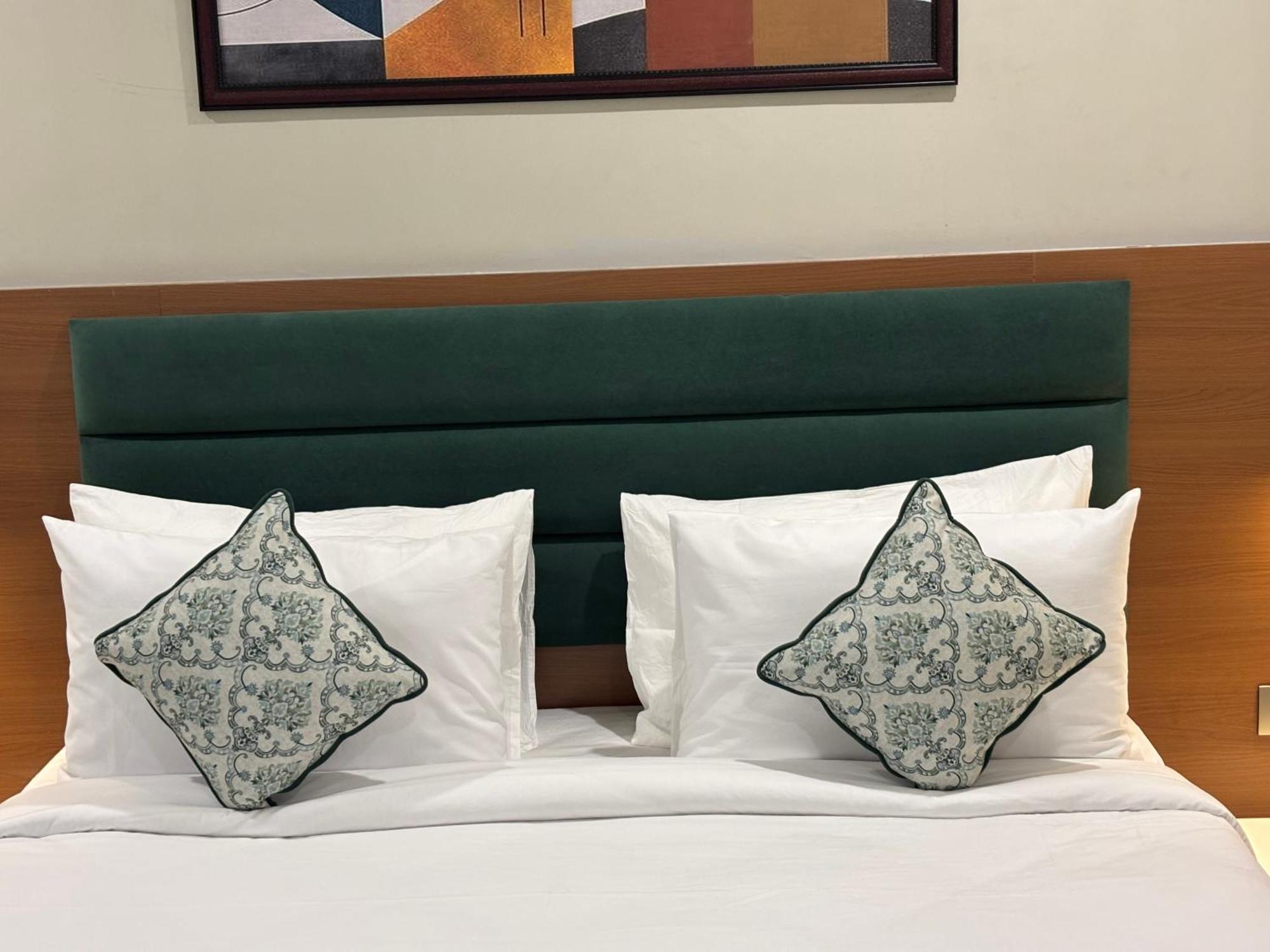 Hotel The Crown Inn Jhunjhunu Buitenkant foto