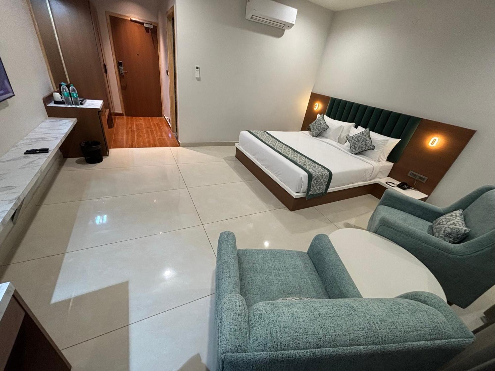 Hotel The Crown Inn Jhunjhunu Buitenkant foto