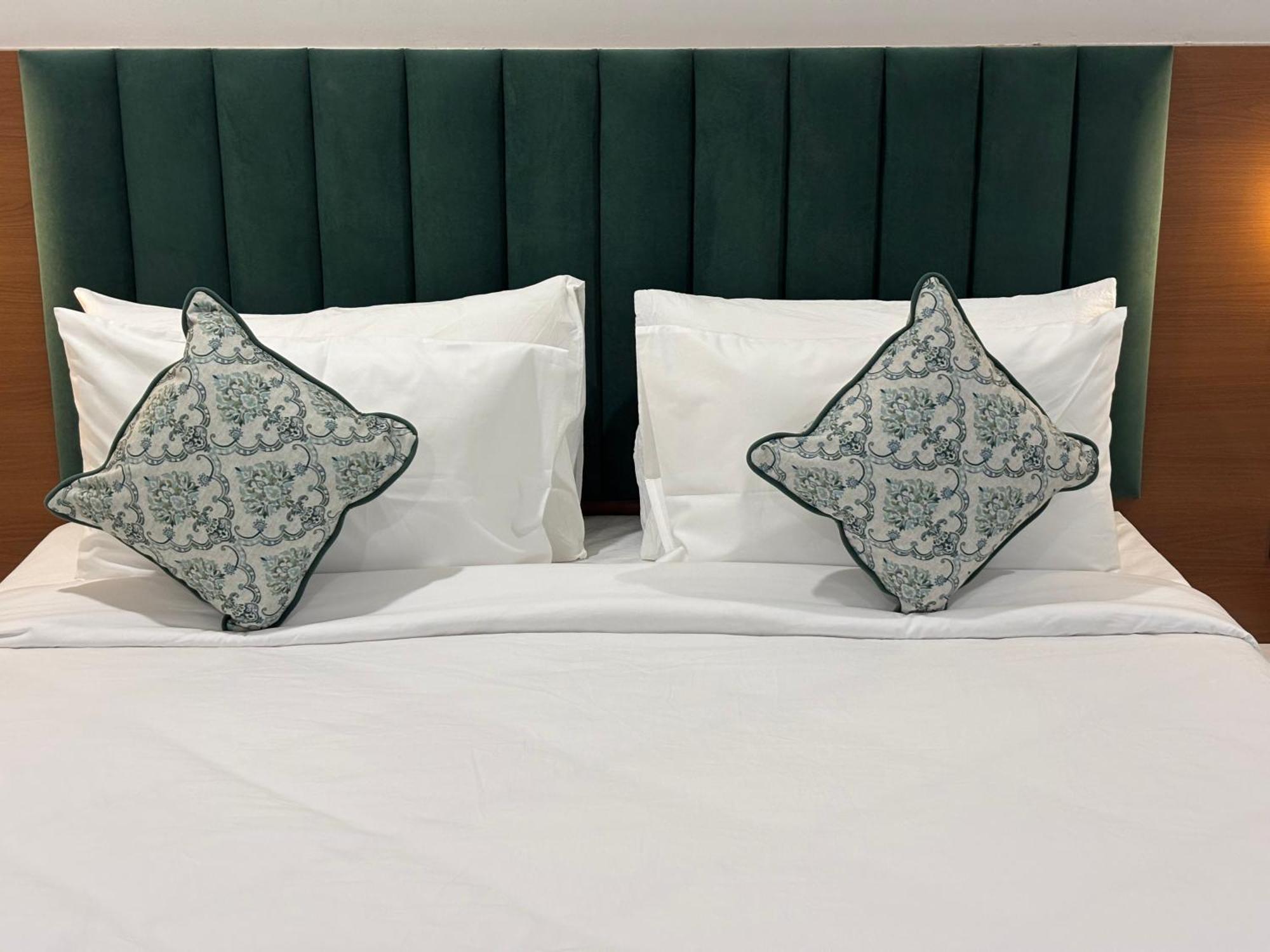 Hotel The Crown Inn Jhunjhunu Buitenkant foto